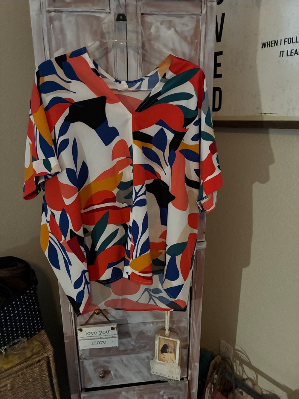 Multicolor Abstract Print Women’s Top - Bold Leaf Pattern